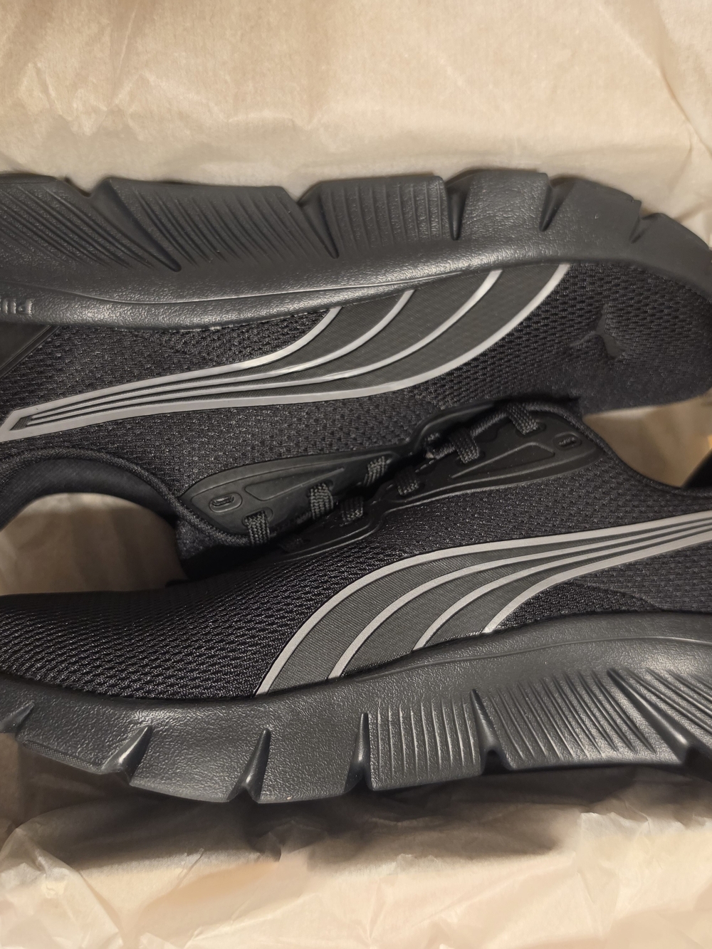 Puma Woman Black Athletic Sneakers with Gray Stripes